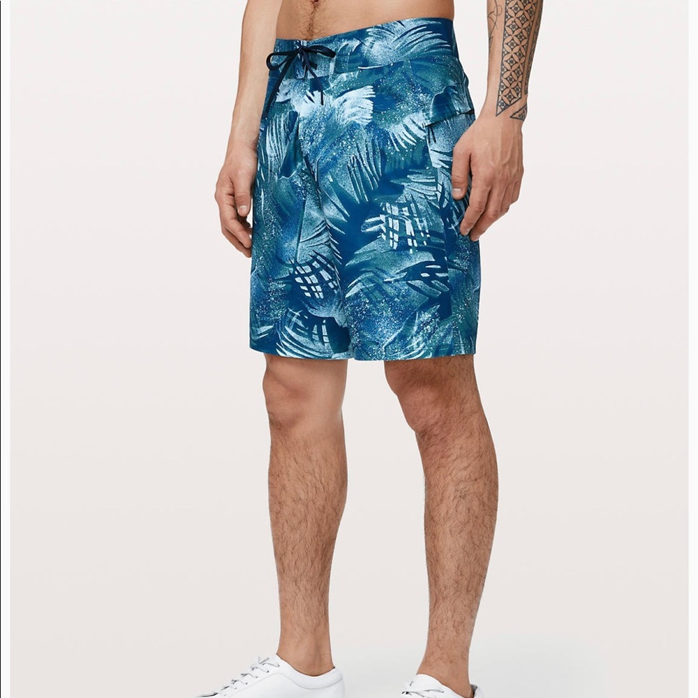 Men's Lululemon Board Short (size 31)